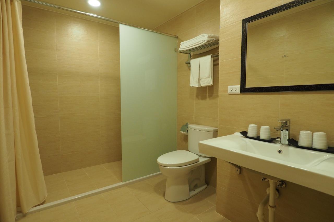 M Hotel Kaohsiung Esterno foto
